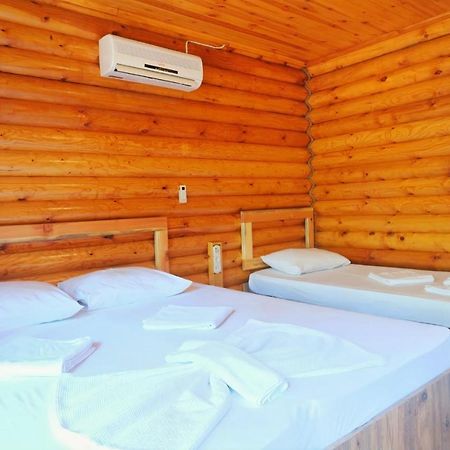 Woodline Hotel Гьонюк Екстериор снимка