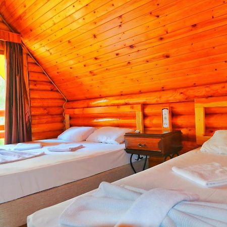 Woodline Hotel Гьонюк Екстериор снимка