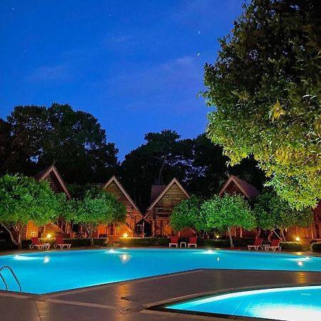 Woodline Hotel Гьонюк Екстериор снимка