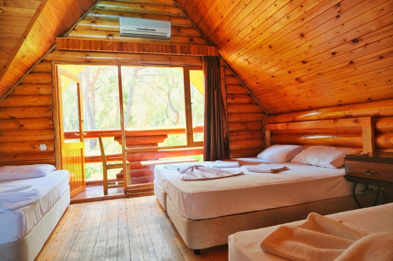 Woodline Hotel Гьонюк Екстериор снимка