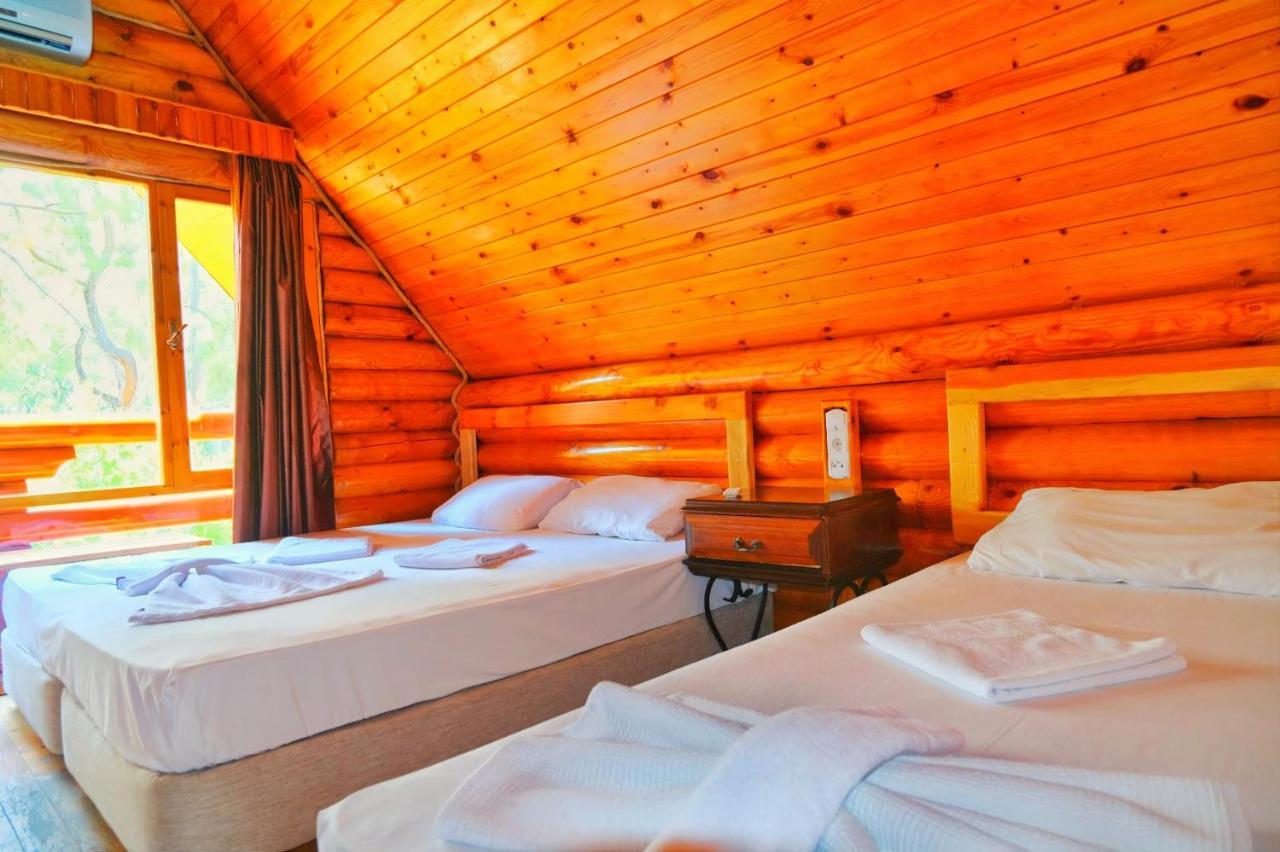 Woodline Hotel Гьонюк Екстериор снимка