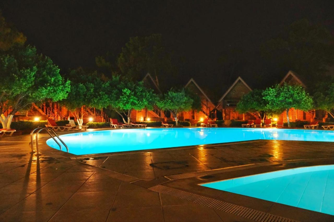 Woodline Hotel Гьонюк Екстериор снимка