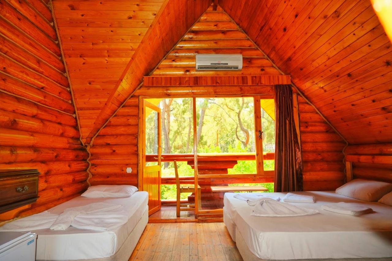 Woodline Hotel Гьонюк Екстериор снимка