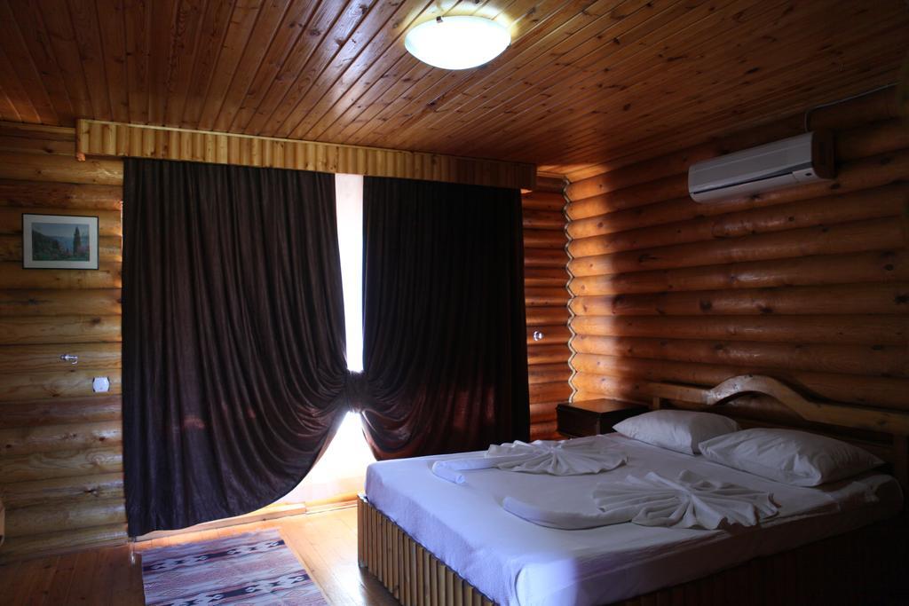 Woodline Hotel Гьонюк Екстериор снимка