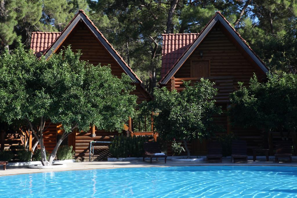 Woodline Hotel Гьонюк Екстериор снимка