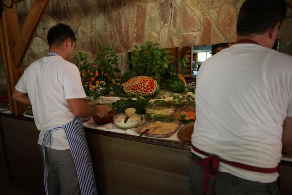 Woodline Hotel Гьонюк Екстериор снимка