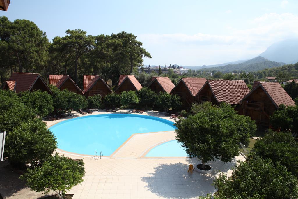 Woodline Hotel Гьонюк Екстериор снимка