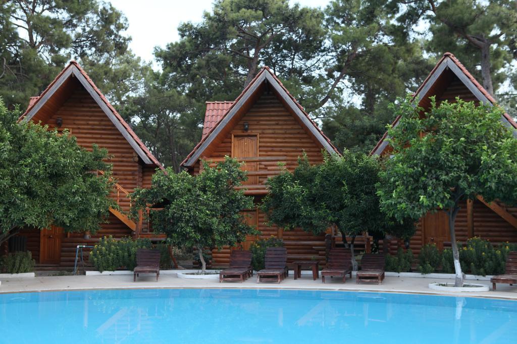 Woodline Hotel Гьонюк Екстериор снимка