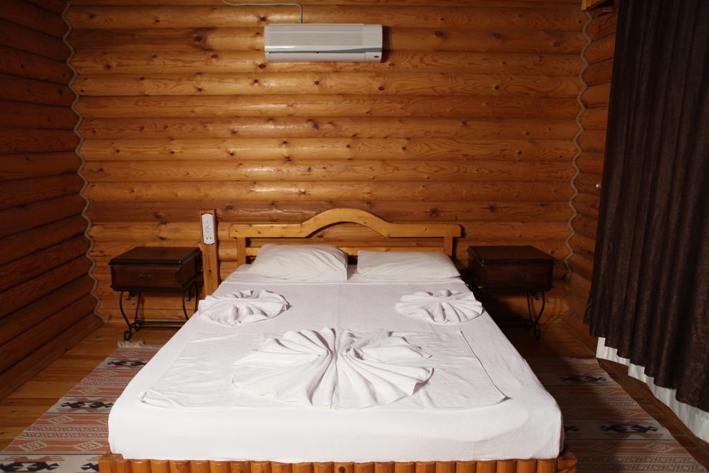 Woodline Hotel Гьонюк Екстериор снимка