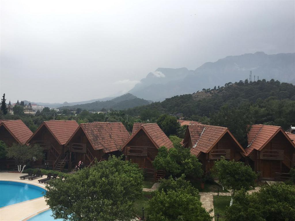 Woodline Hotel Гьонюк Екстериор снимка