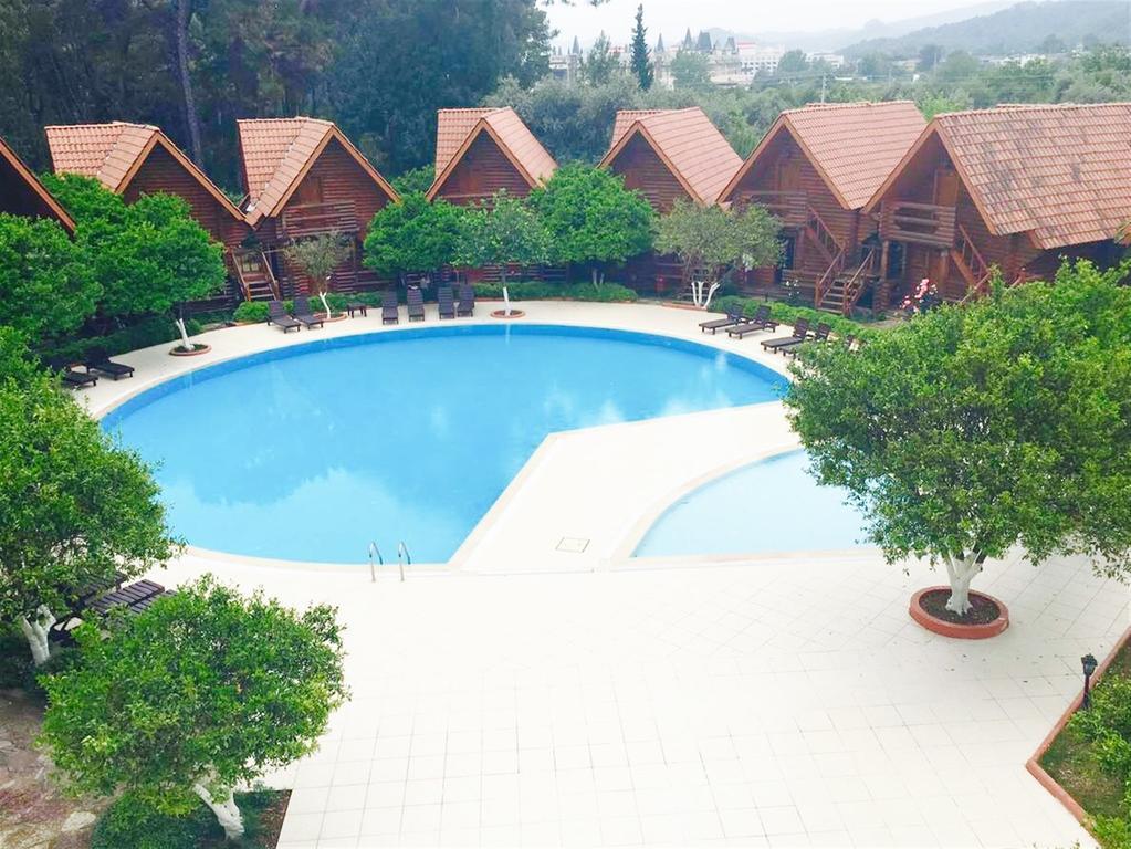 Woodline Hotel Гьонюк Екстериор снимка