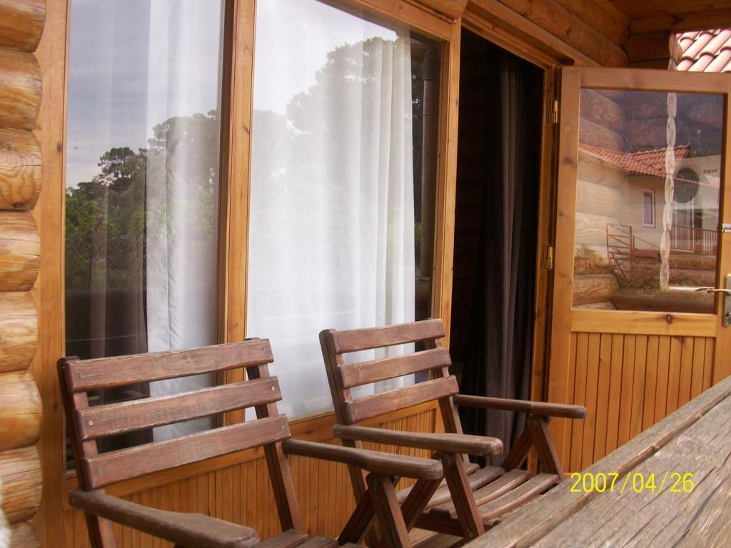 Woodline Hotel Гьонюк Екстериор снимка