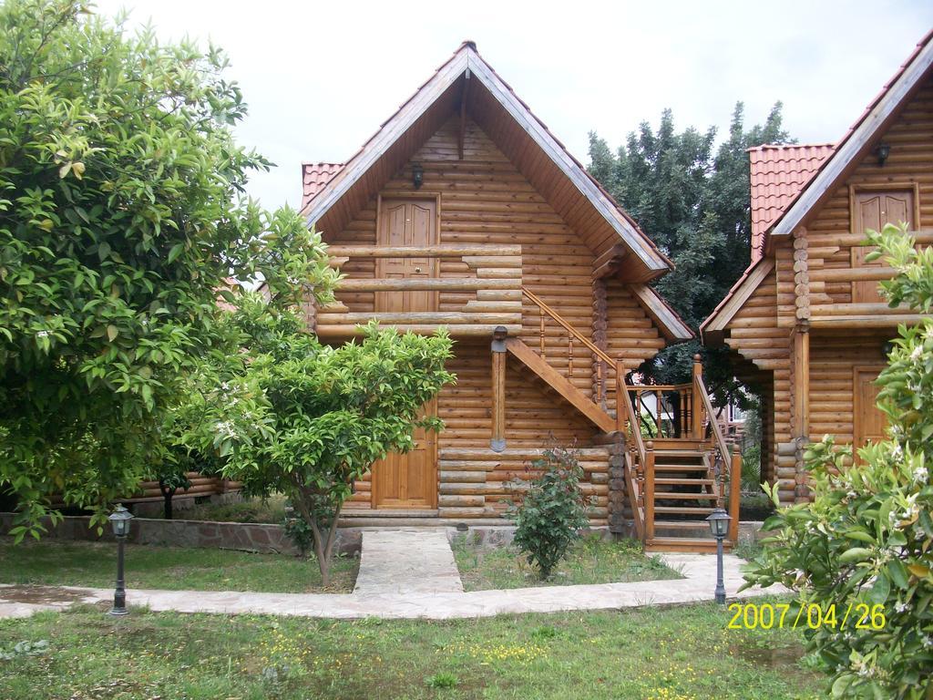 Woodline Hotel Гьонюк Екстериор снимка