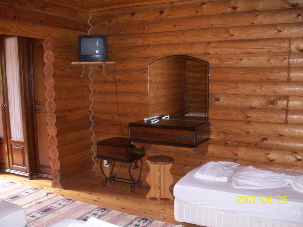 Woodline Hotel Гьонюк Екстериор снимка