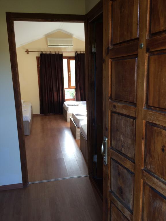 Woodline Hotel Гьонюк Екстериор снимка