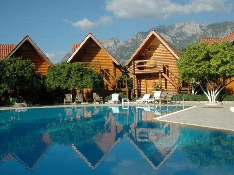 Woodline Hotel Гьонюк Екстериор снимка