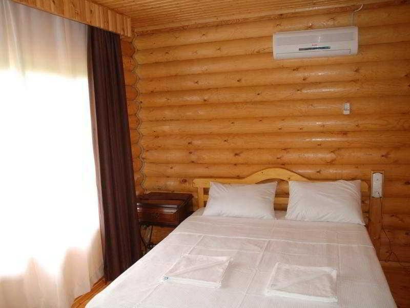 Woodline Hotel Гьонюк Екстериор снимка