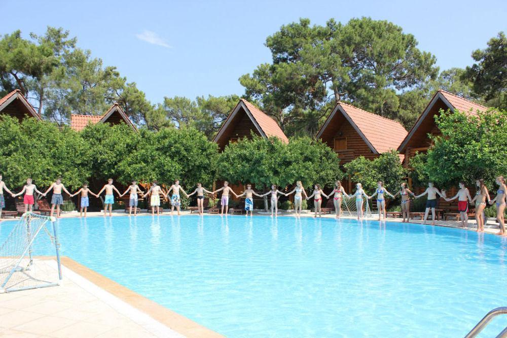 Woodline Hotel Гьонюк Екстериор снимка