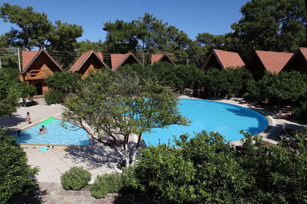 Woodline Hotel Гьонюк Екстериор снимка