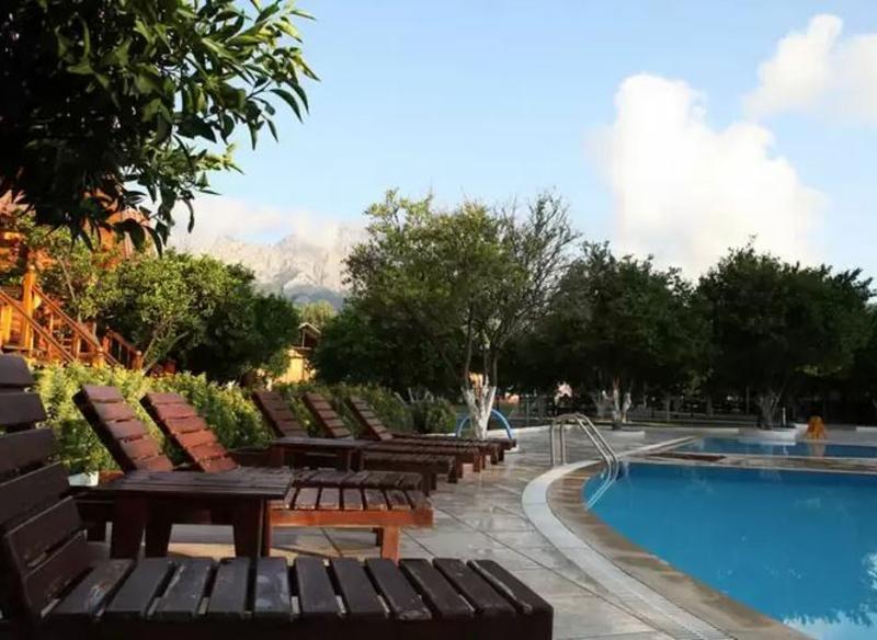 Woodline Hotel Гьонюк Екстериор снимка