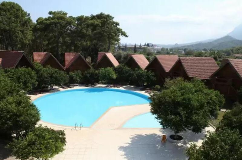 Woodline Hotel Гьонюк Екстериор снимка