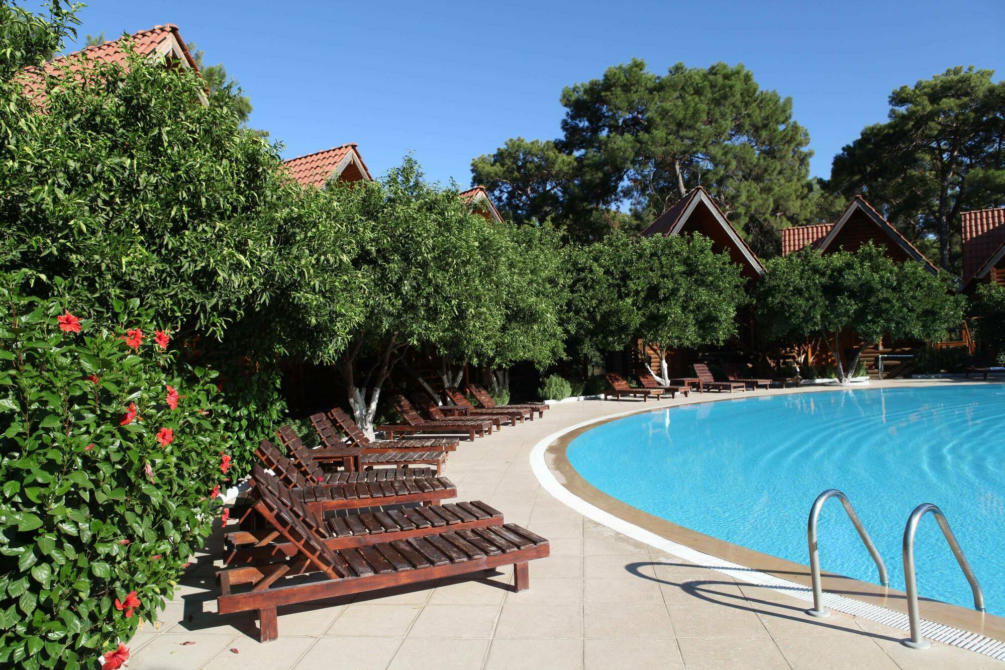 Woodline Hotel Гьонюк Екстериор снимка