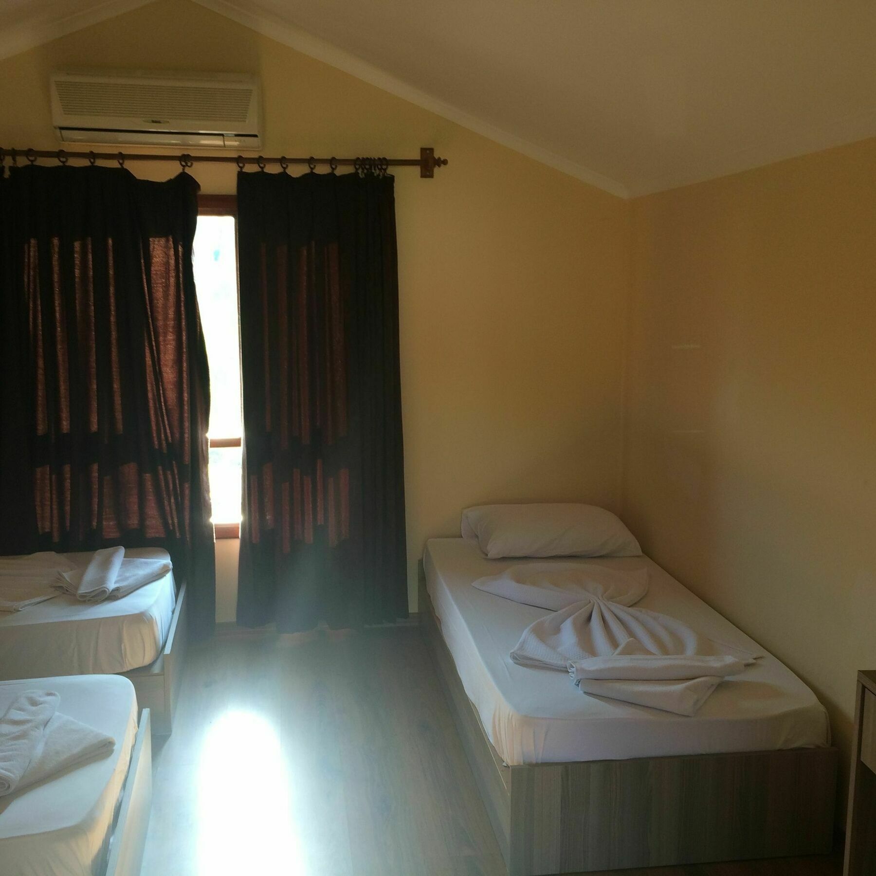 Woodline Hotel Гьонюк Екстериор снимка