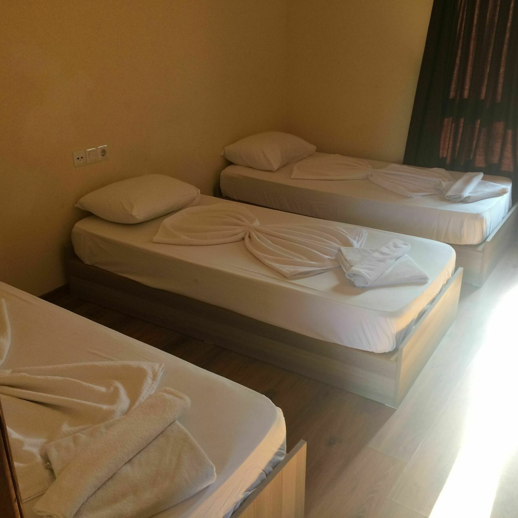 Woodline Hotel Гьонюк Екстериор снимка
